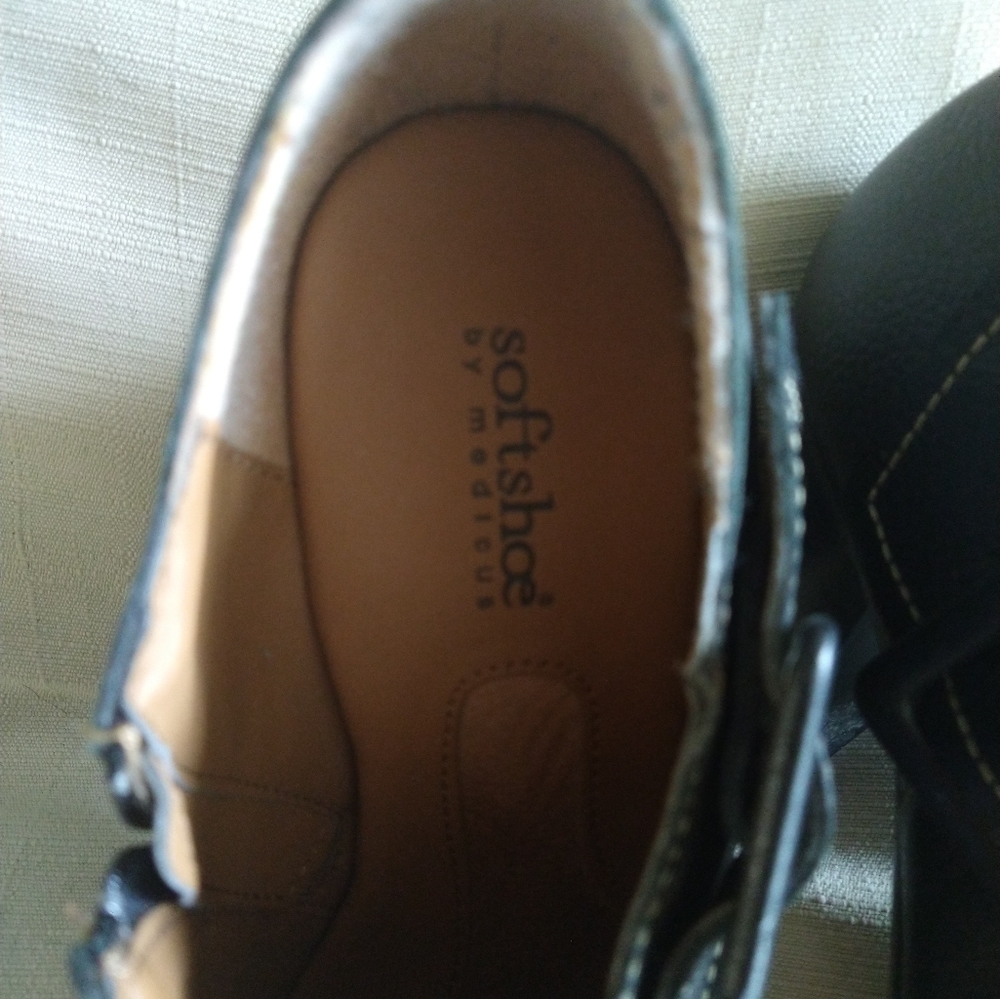 Shoe - Picture 2 of 6